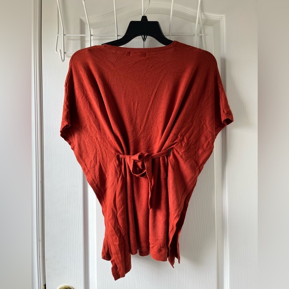 Lady Dutch mid 2000s burnt orange top with belt - Picture 2 of 2